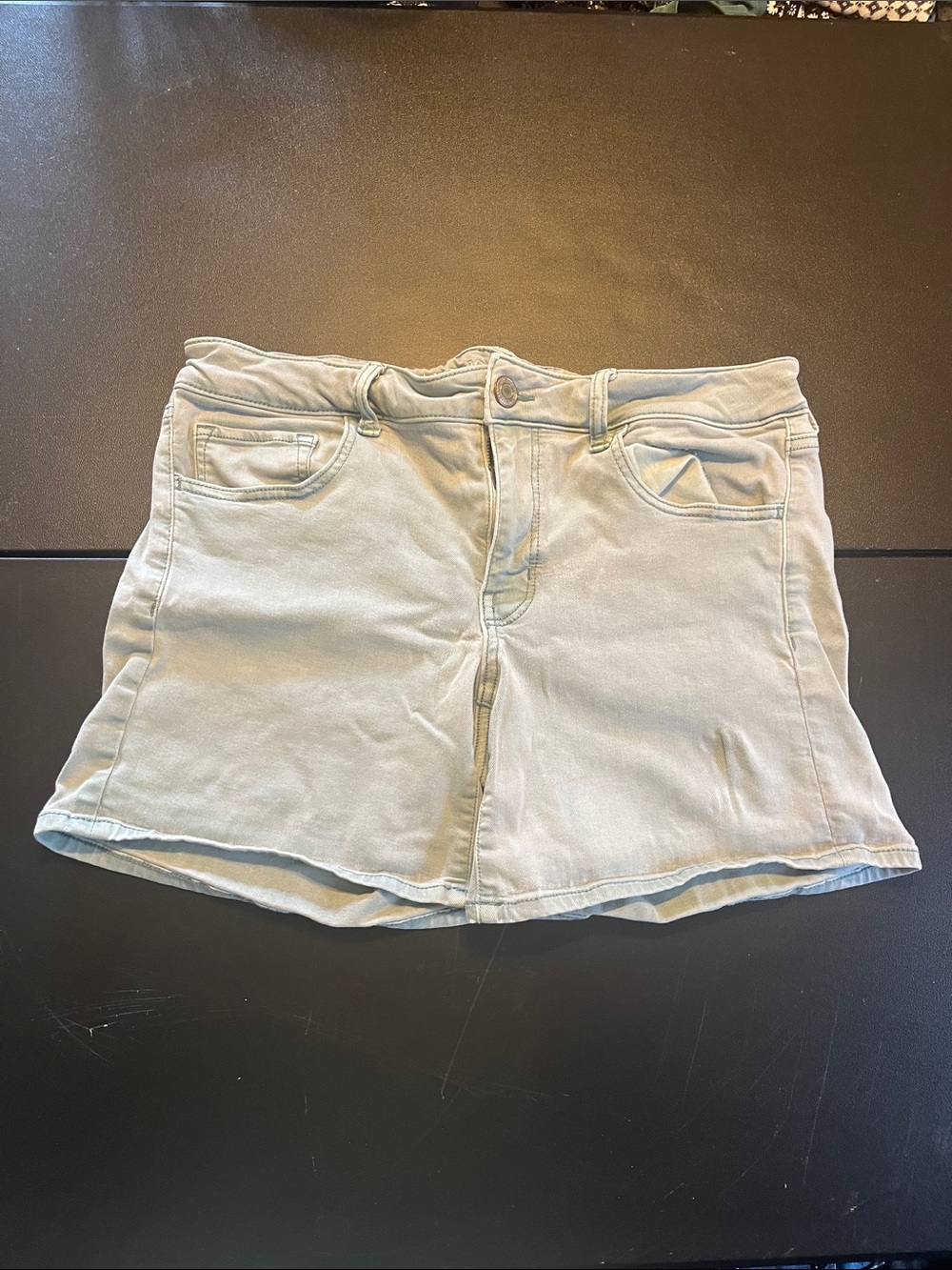 Mid-Rise light Green Twill Women's Midi Shorts